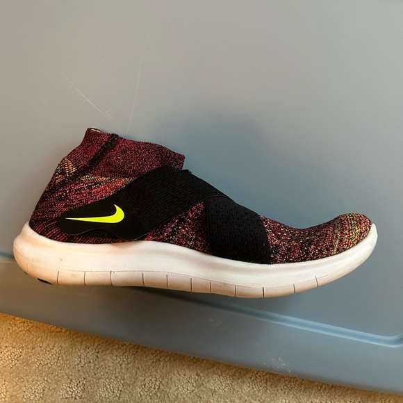 Nike Running Shoes - Picture 1 of 5